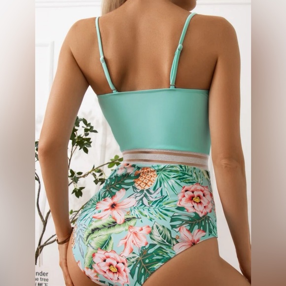 Swimsuit - Picture 2 of 12